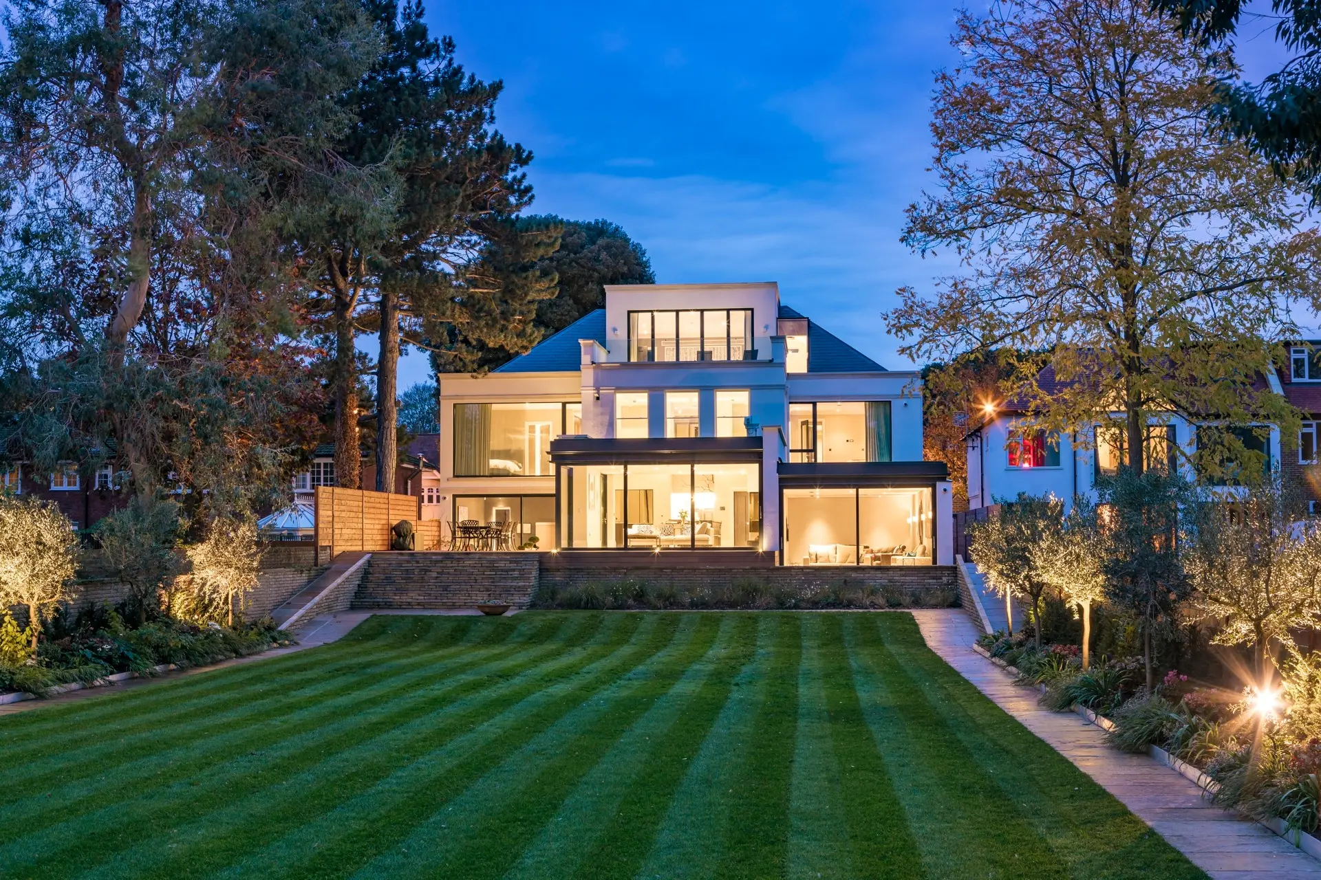 Contemporary riverside home at Strawberry Vale, Twickenham